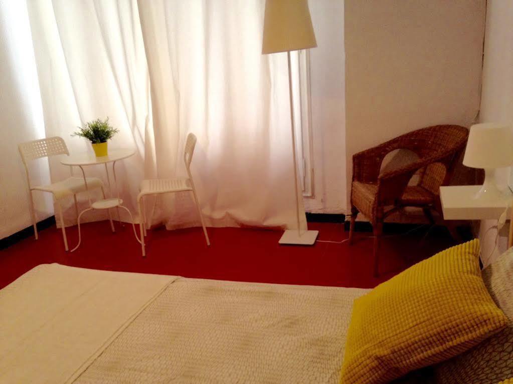 B&B Una Habitacion Propia บาเลนเซีย ภายนอก รูปภาพ